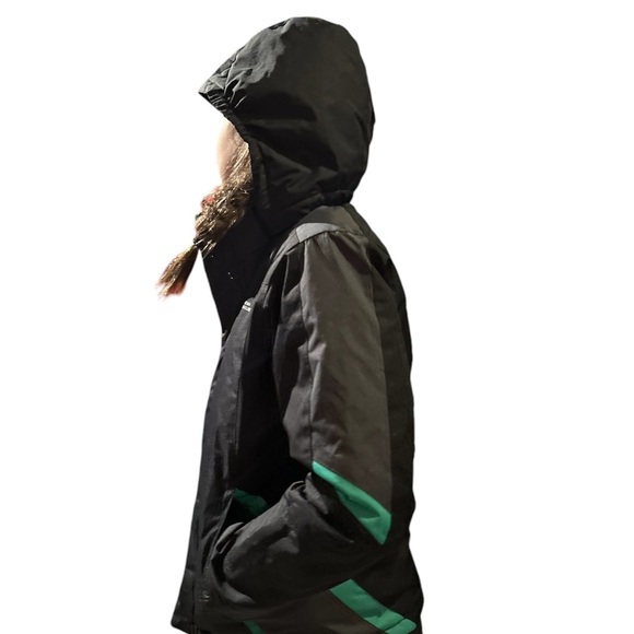 Warm & Durable Winter Jacket for Ages 9-10 by Mountain Warehouse! - Picture 2 of 6